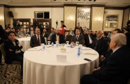 میر حازم به‌گ میرێ ئێزدیان ل كوردستان و جیهانێ گوژمه‌كێ پاره‌ى وه‌كو هاریكارى بۆ لێقه‌ومیێن وه‌لاتێن تركیا وسوریا راده‌ستى پارێزگارێ دهۆكێ كرن