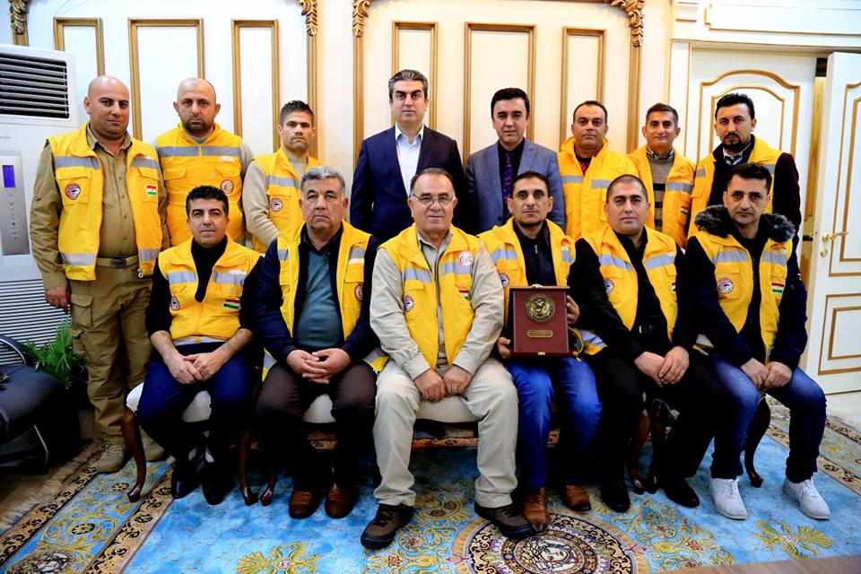 پارێزگهرێ دهوكێ كارمهندێن تیمێ 122یێ ههوارهاتنا بلهز خهلاتكرن