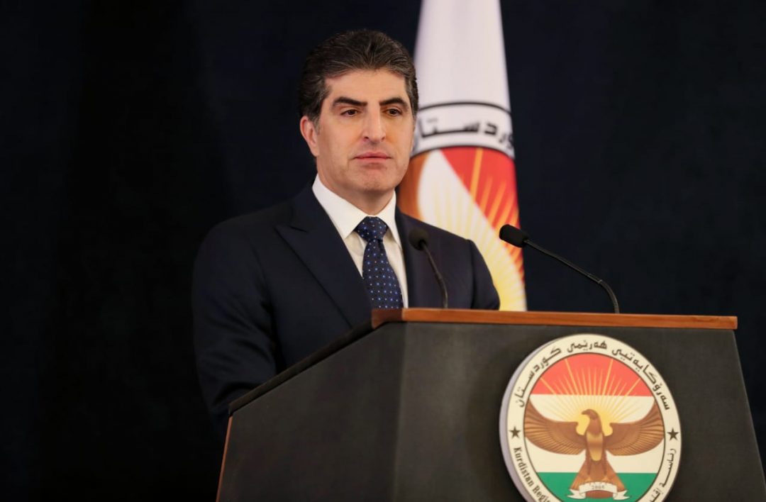 سه‌رۆك نێچيرڤان بارزانى ئێک ملیار دینار بۆ زیانڤێکەفتیان  پێشکێشی کارگێریا پەرێزگەھا دھۆکێ کر