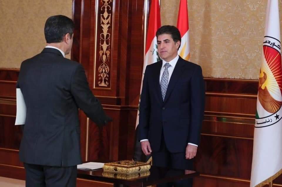 د. عەلی تەتەر نێروەیی وەک پارێزگارێ نوو یێ دهۆکێ سویندا یاسایی خوار